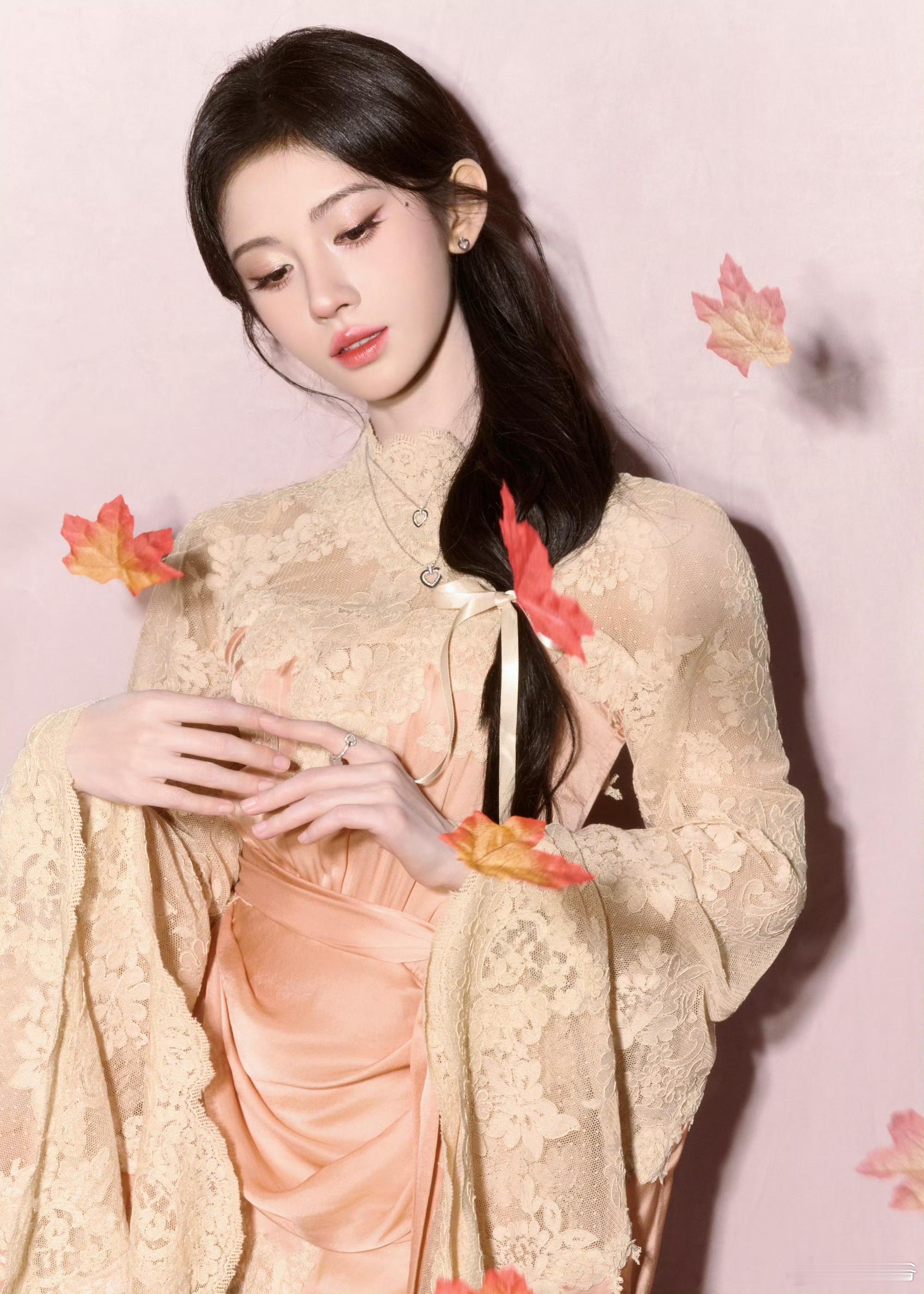 网传鞠婧祎B站跨年 每次看鞠婧祎的舞台，都能感受到她的无限魅力！她的唱跳表现力让