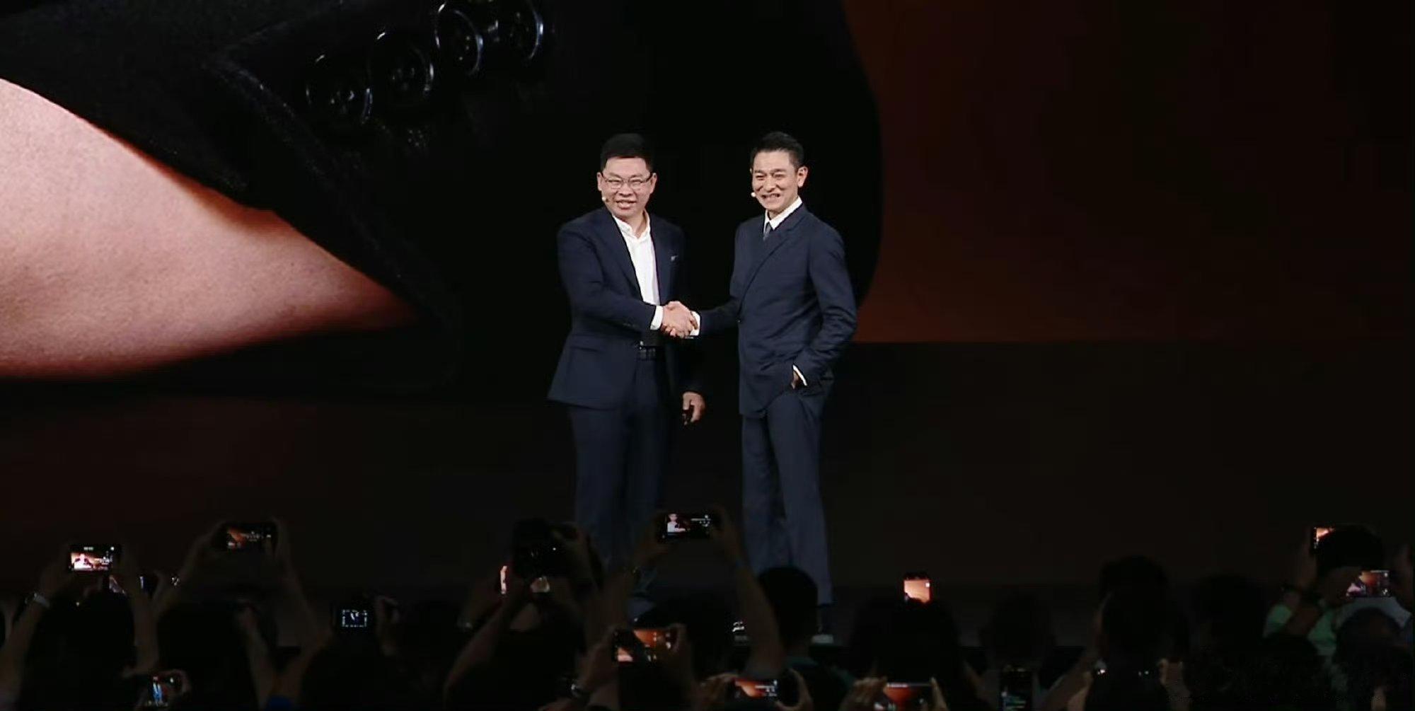 余承东说和刘德华又要见面了余承东问发布会想听刘德华聊什么 从去年到今年，这组合越