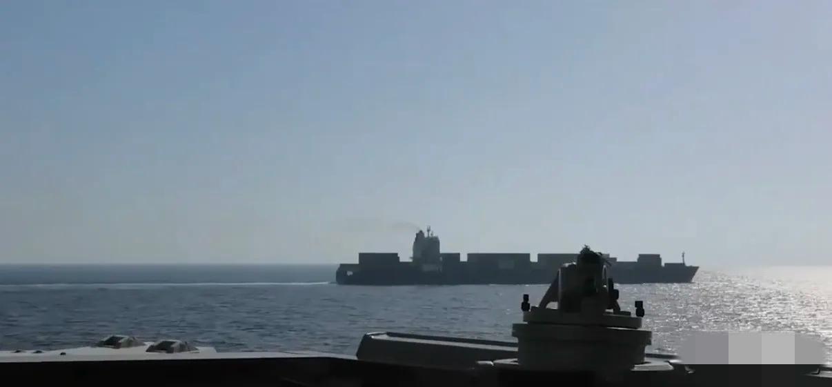 突发：特朗普刚刚写道：“今日，一艘悬挂伊朗国旗的货轮托斯卡号，船长近900英尺，