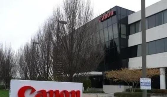 三星、东芝走了，把生产线搬去了越南。阿迪耐克也走了，将工厂搬到了越南，现在就连佳