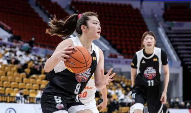 4月4日消息，WCBA半决赛继续进行，卫冕冠军四川女篮客场以96-79大胜了东莞