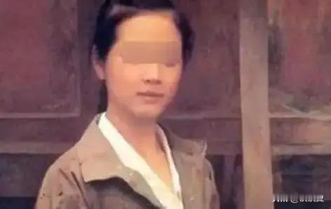 1963年11月22日，张家口矿山机械厂的女会计李杨，带着全厂工人的16000元