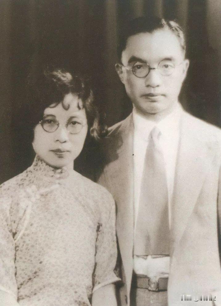1929年，前妻去世不久，朱自清就对齐白石的徒弟陈竹隐一见钟情，陈竹隐不愿意给他