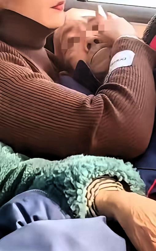 泪酸，父亲病危，非要落叶归根，在女儿家住了20年，病危了告诉女儿老就老在家里，女