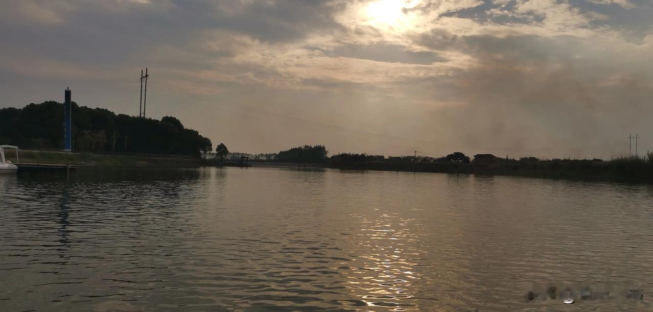 西山观月落，北岸赏霞飞#上联，西山观月落，承邀下联#