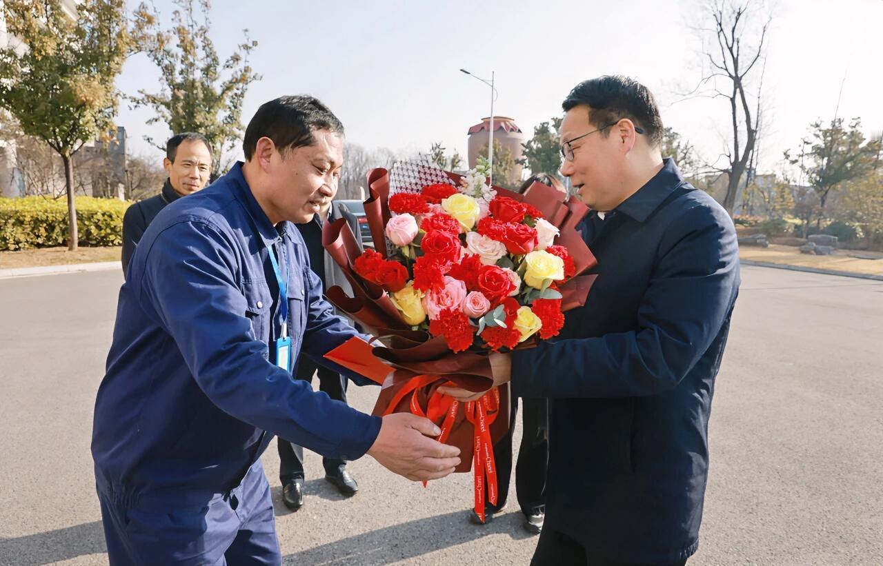 2月14日，洋河股份党委书记、董事长、总裁顾宇带队深入一线，开展节前走访慰问活动