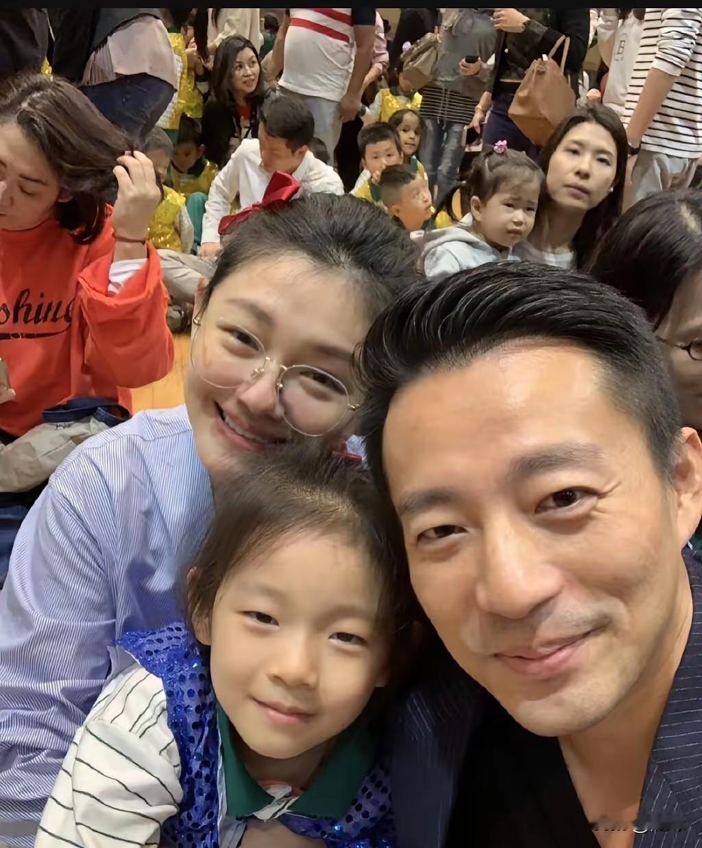 汪小菲再怎么对不起大S，但他对孩子是真心的爱。张兰再怎么跟大S撕，但她对孩子是真