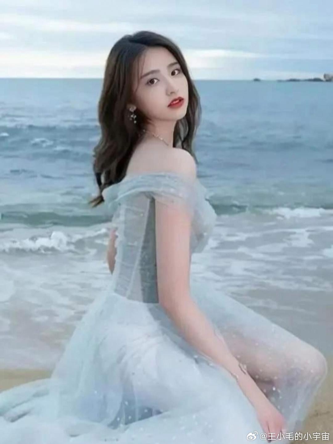 1. 这位常穿厚底鞋的男星很在意身高，据说会提前和剧组沟通，尽量避免安排身材特别