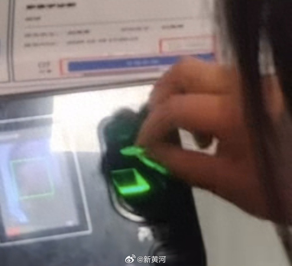 【#山西一医院员工被指批量代打卡#：两女性带指纹模具交替打卡】#医院回应员工被指