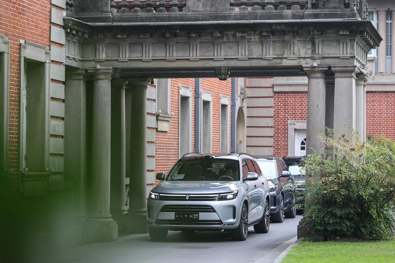 #国庆假期看车看哪款？#
本人上班离家走路15分钟，平时骑共享单车上下班，用车需