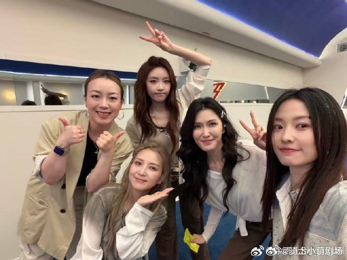 徐洁儿发长文徐洁儿三公长文徐洁儿这篇长文我反复看了三遍，挨个夸姐妹还能夸到人心坎