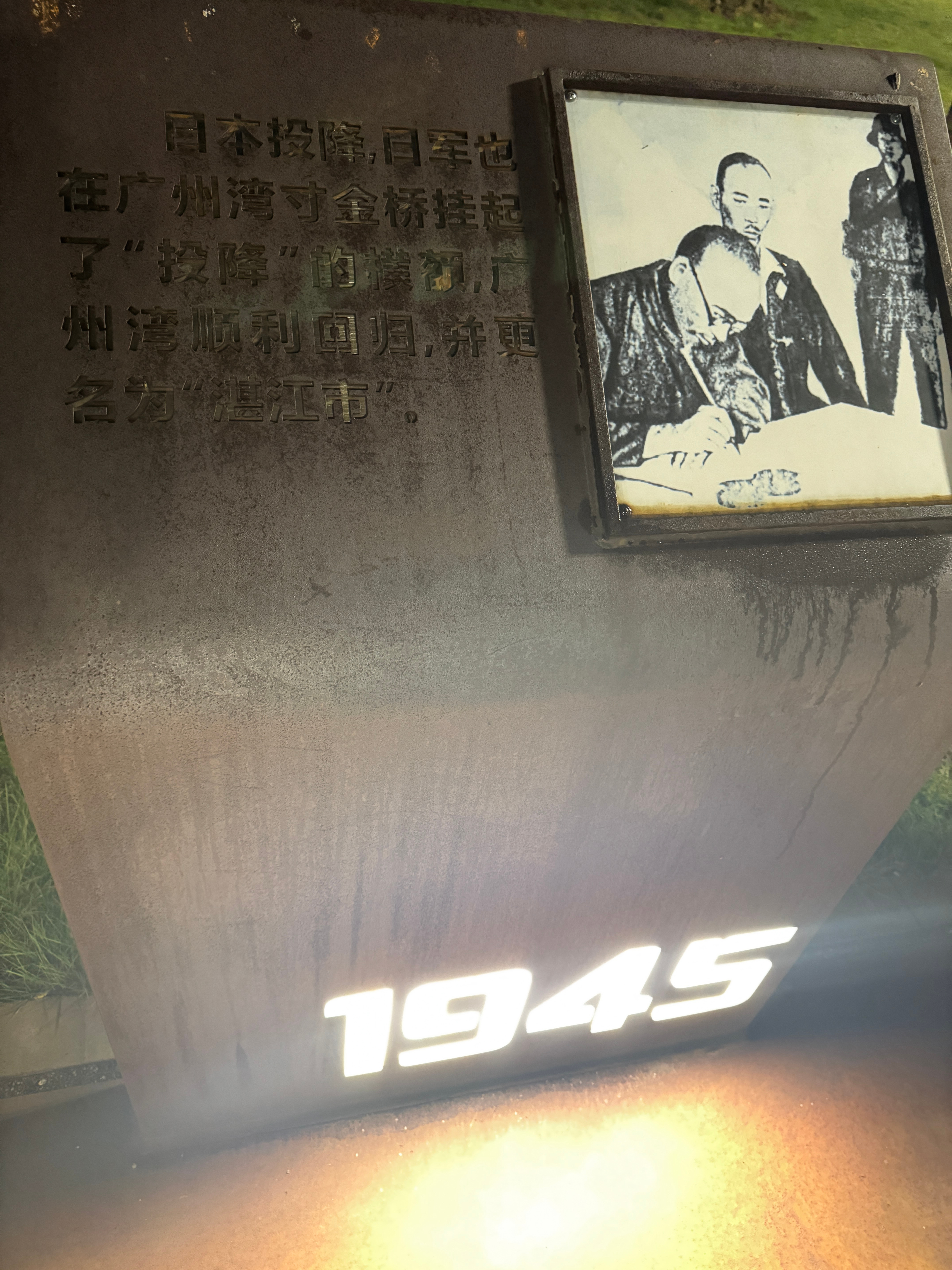 带娃散步公园太多蚊子🦟 全身都被叮，一边走一边挠 