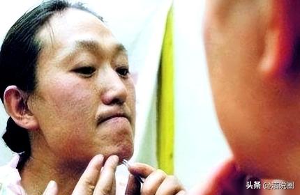 就那颗白色的小药片，教练说是“营养品”。她信了，一吃就是六年。代价是，她这辈子，