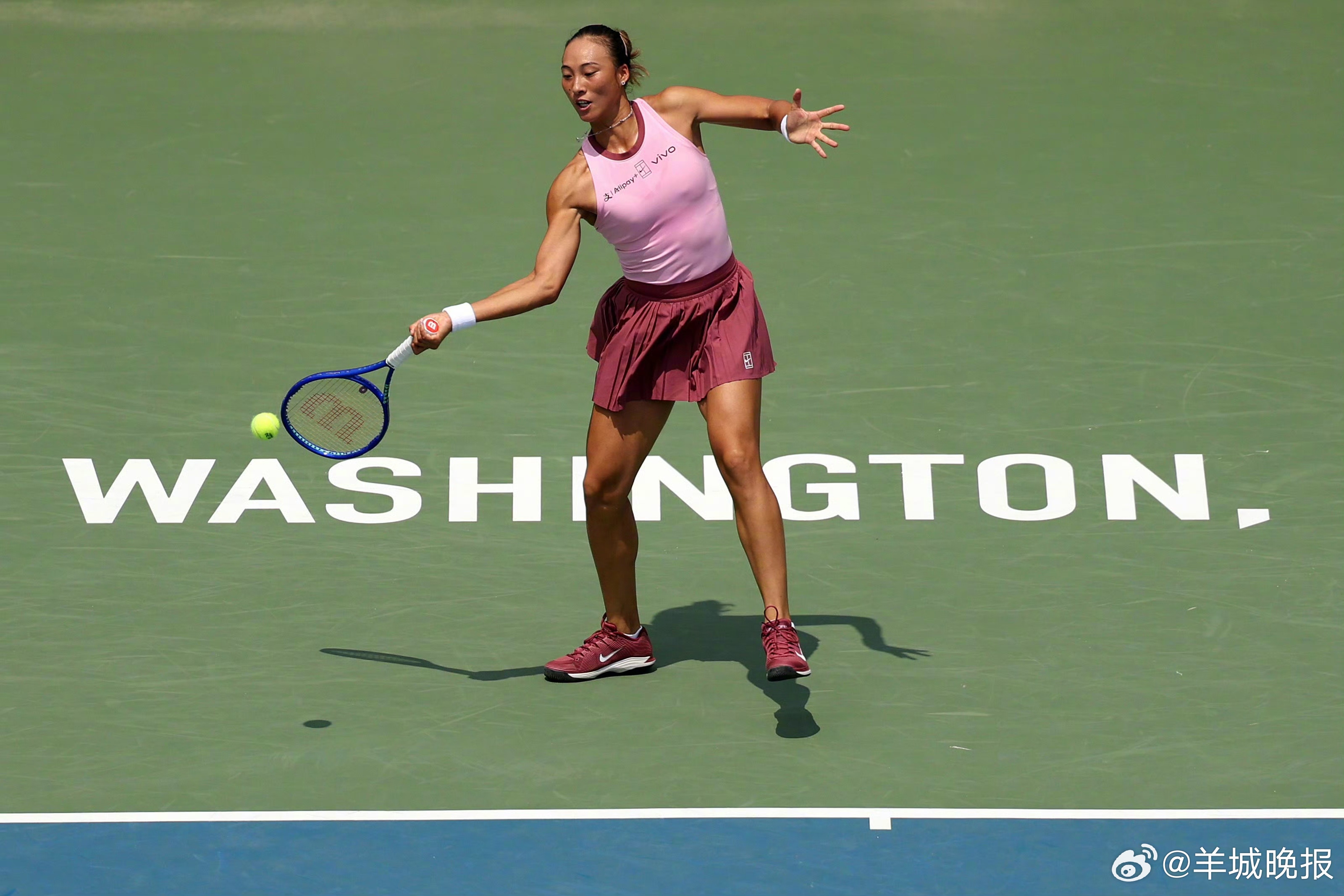 【#郑钦文遭伊埃拉逆转#，华盛顿站一轮游】北京时间7月29日凌晨，WTA500华