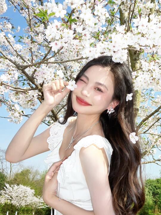 樱花树下站谁都美🌸