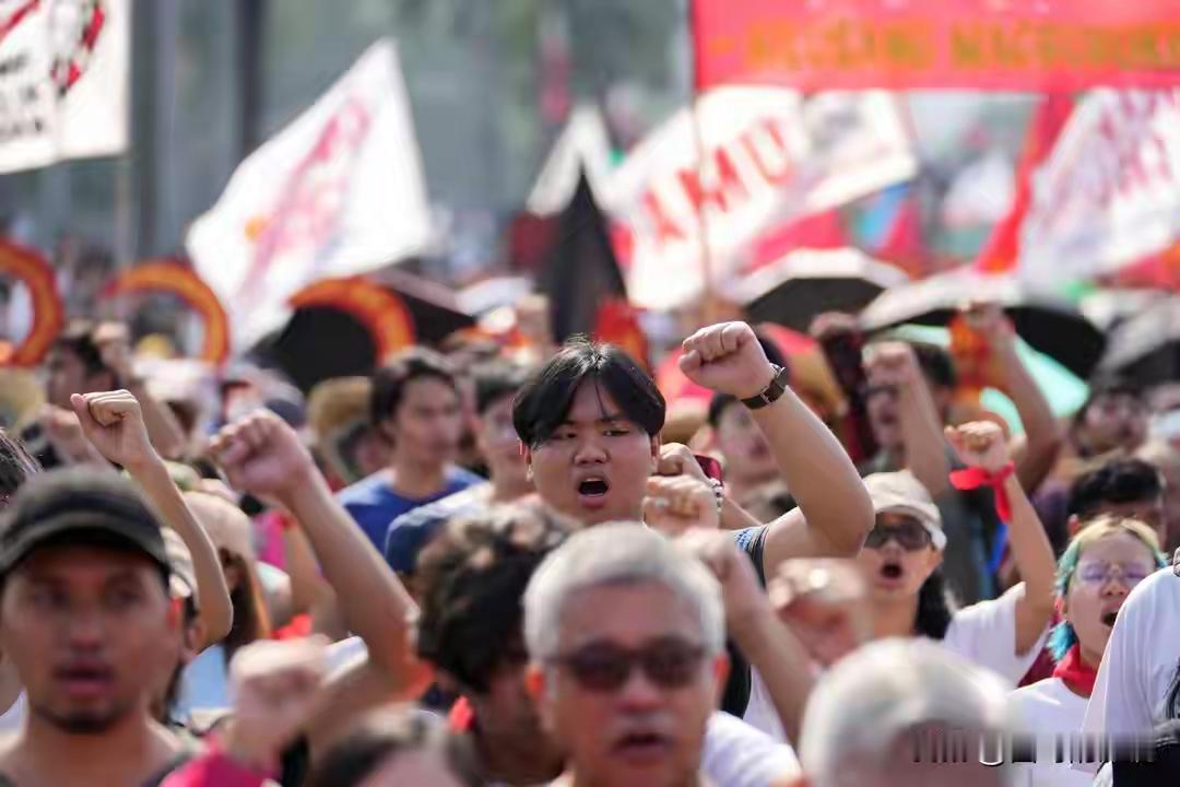 百余名菲律宾公民在我国境内被执法部门依法处置，很多网友结合近期海上相关局势，直接