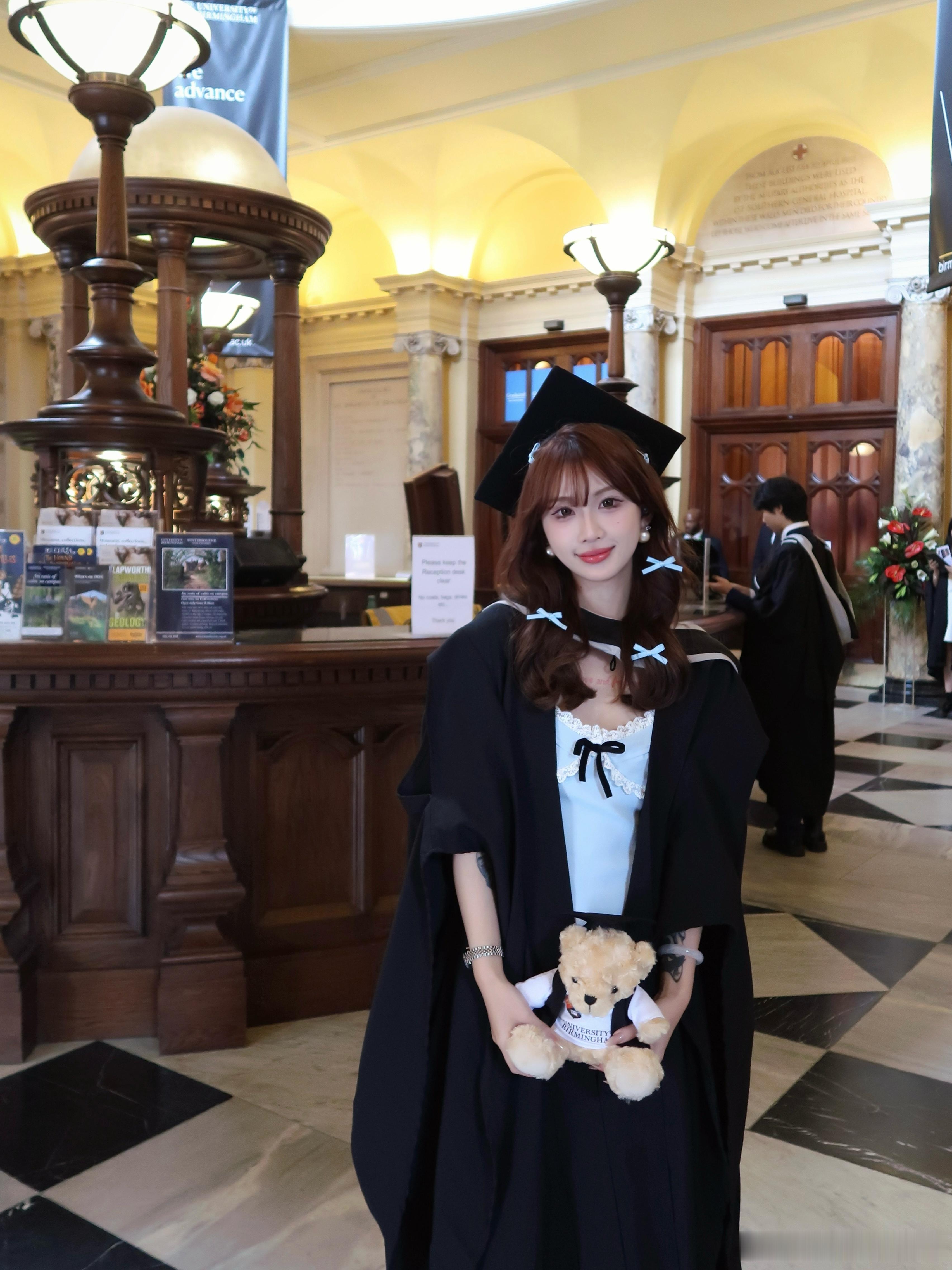 为自己的三年也算是画上了完美的句号毕业快乐🎓  ​​​