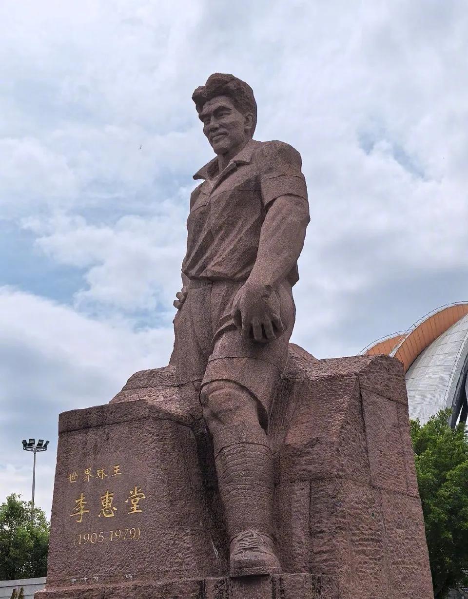 看戏要看梅兰芳，看球要看李惠堂。缅怀中国人世界球王 李惠堂。