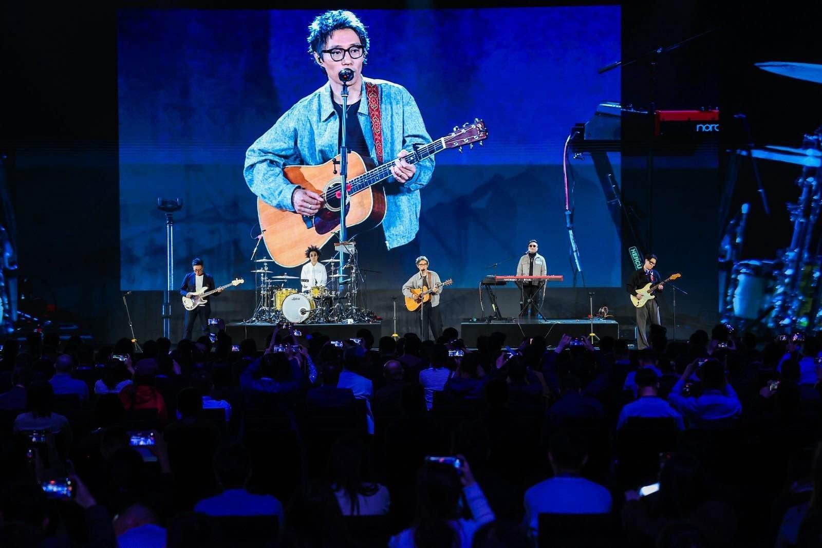 地平线2026年度产品技术发布会彩蛋环节，逃跑计划乐队惊喜亮相，一曲《夜空中最亮