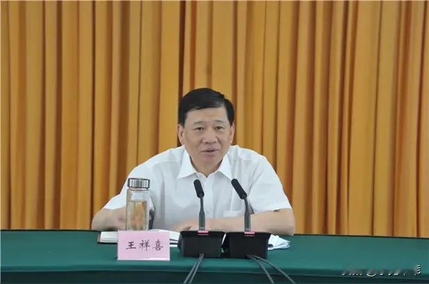 没有小道消息，没有提前周旋，没有缓冲余地，一纸通报直接定性，这就是当下反腐的雷霆