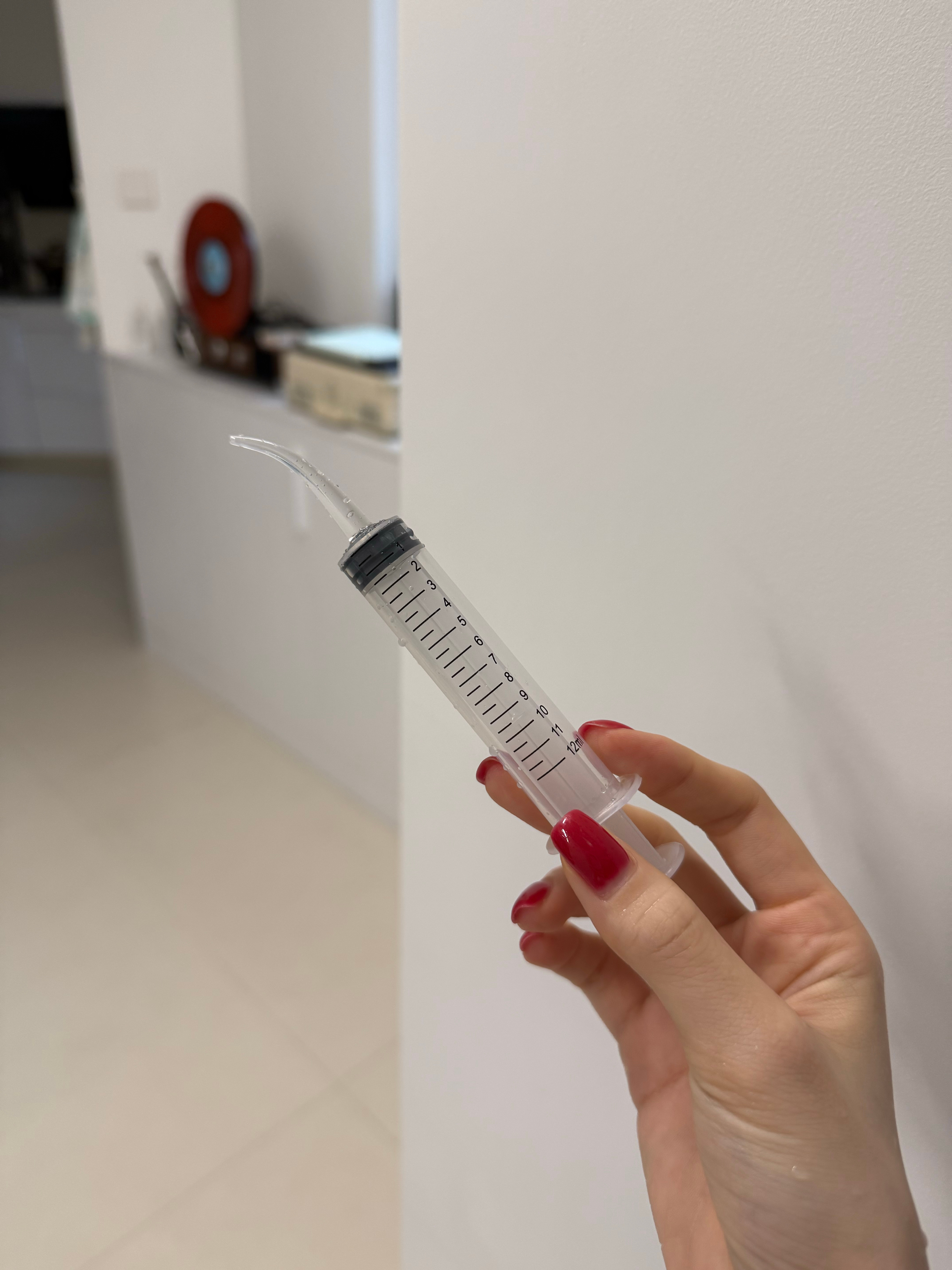 拔完智齿之后原本牙的位置变成了个大洞现在吃完饭都得用这个手动冲一下，里面就像仓鼠