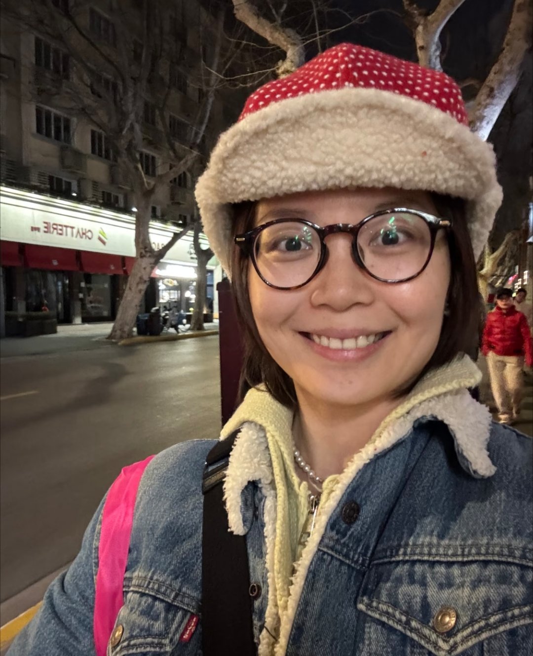 两年了，从讲二姐到讲自己，这一步最难。讲别人可以保持安全距离，讲自己等于把刀递到