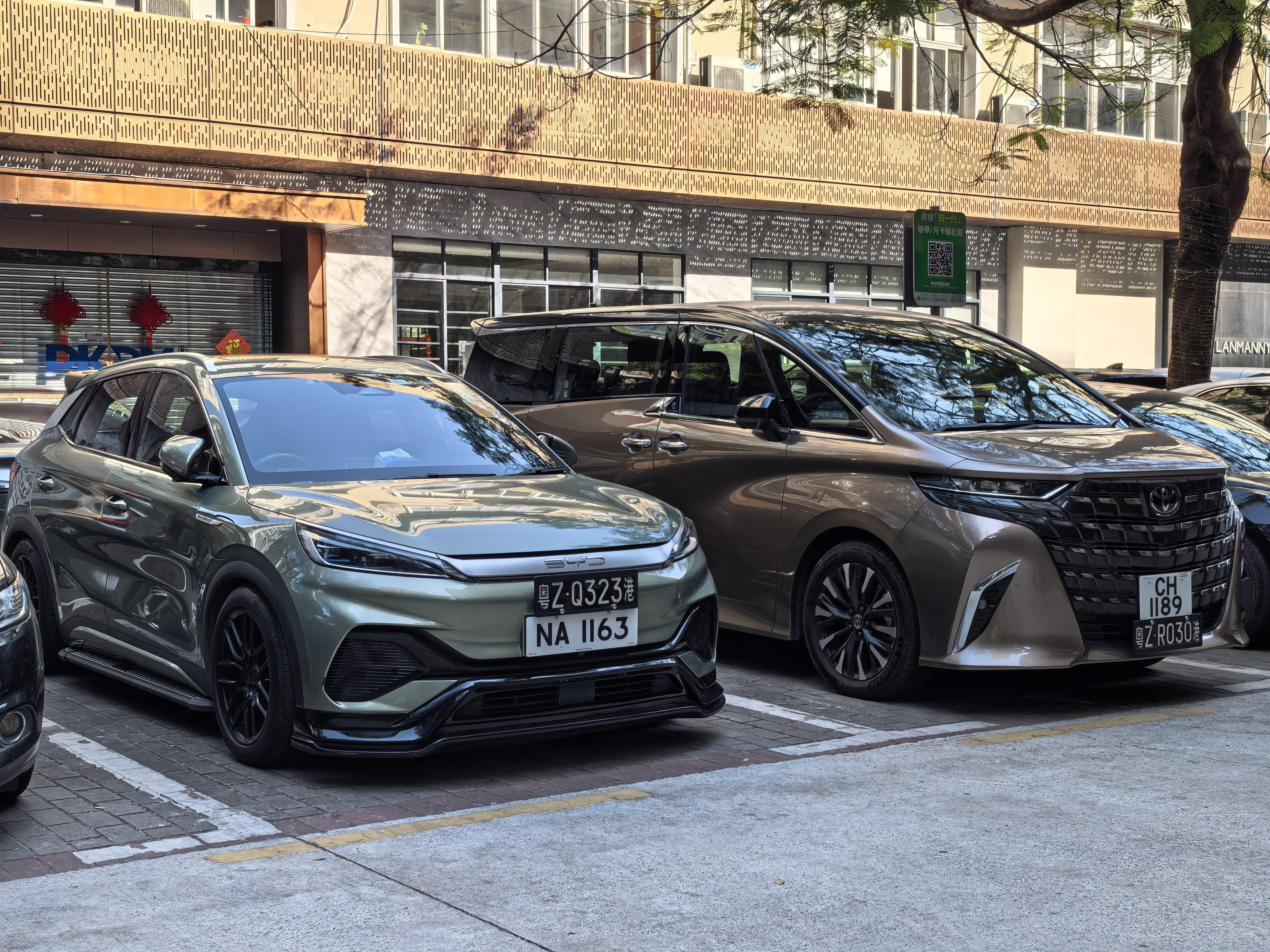 比亚迪ATTO3，这车内地不多见啊，搭配这车牌，有点帅