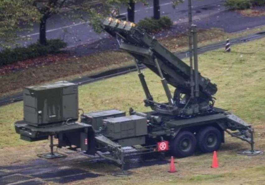 日本彻底撕下伪装，把“和平宪法”当擦脚布！
美国缺导弹，日本立马跪舔送货，好一对