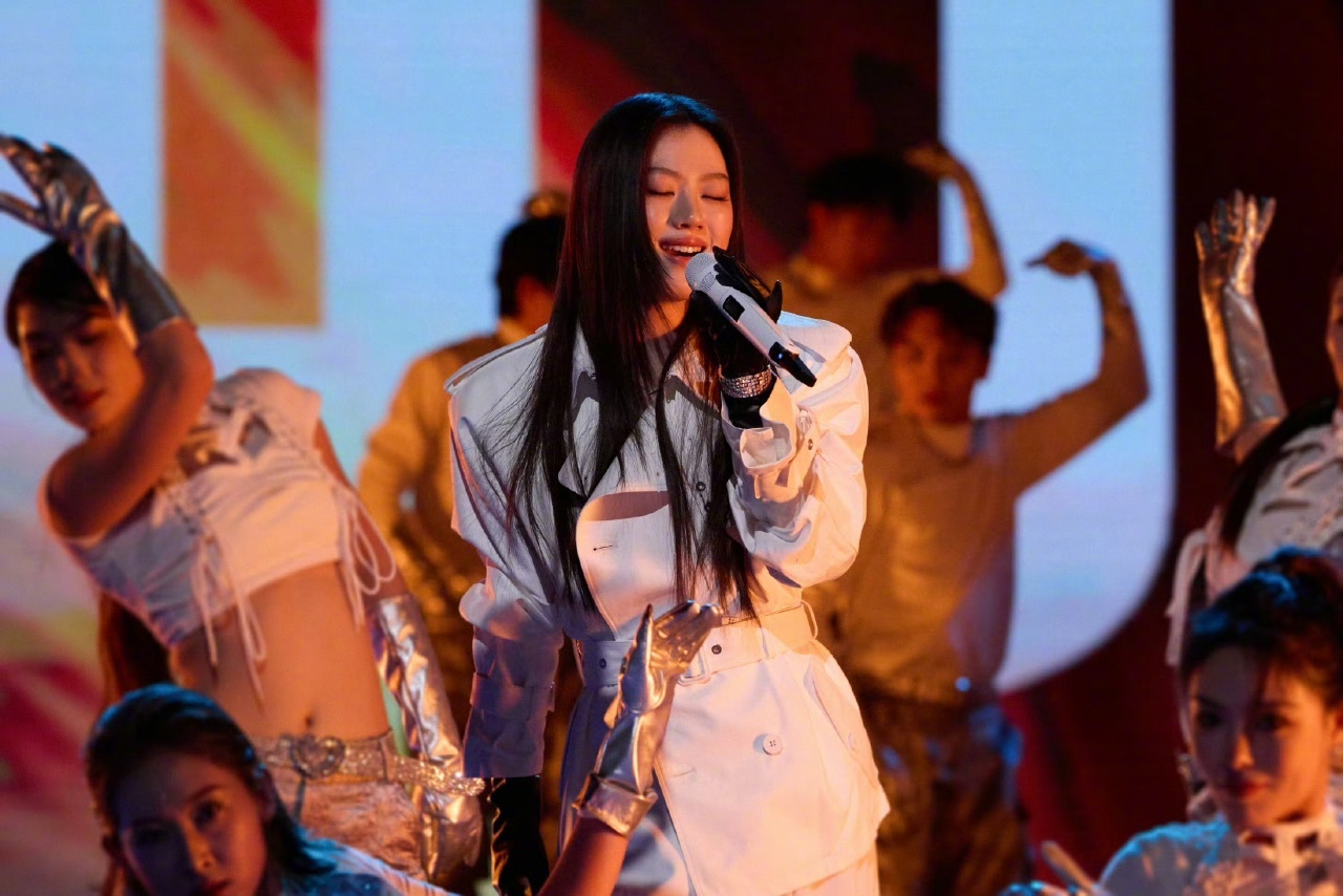 #一人一首国风金曲# 歌词像诗、旋律如画，歌声一响就此打开国风的大门。你#提起国