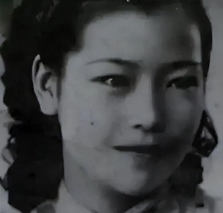 1976年，北京永定门护城河边，满头白发的蔡若曙纵身跃入河水。众人辨认后才知晓，