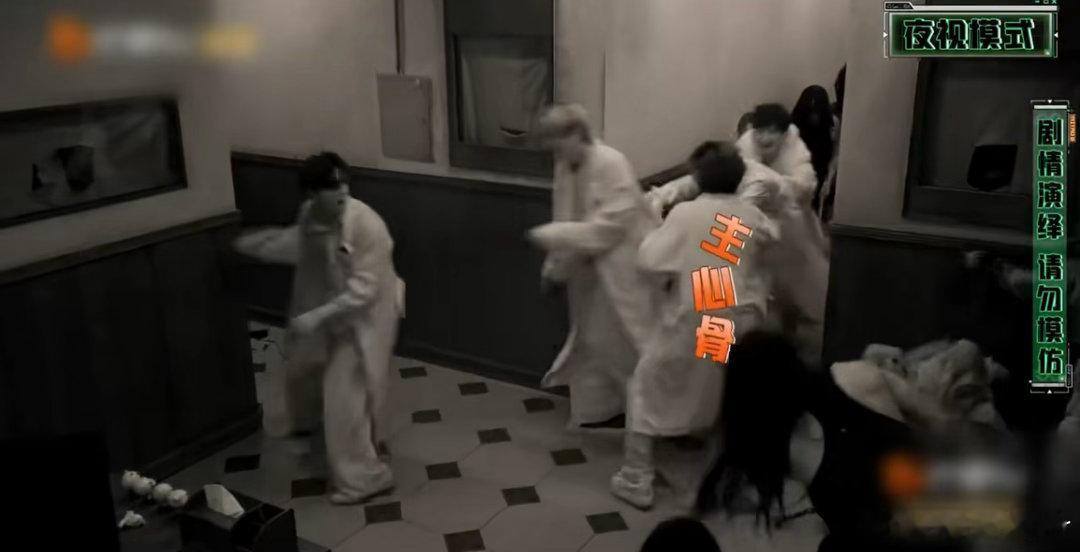 彭昱畅被迫长大密室大逃脱很难不被这段戳中笑点，从前一受惊吓就容易腿软的彭彭，如今