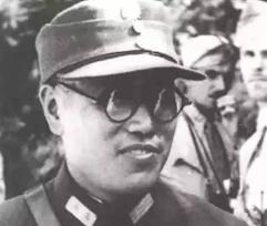 廖耀湘被俘后，刘亚楼设宴款待，可宴上他傲慢无礼，将酒杯摔在地上，破口大骂，气得脸