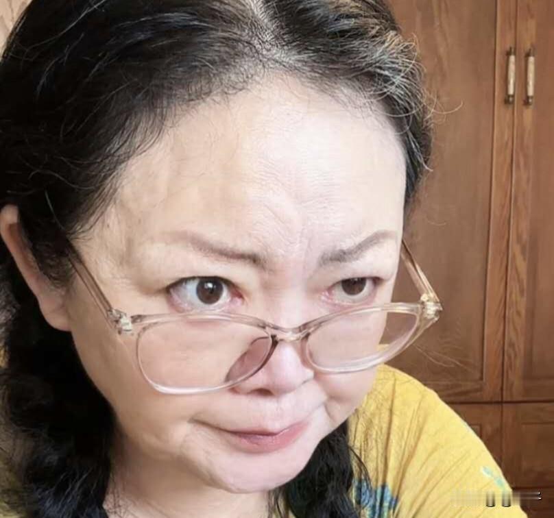 你靠流浪猫来博流量，之后投喂流浪猫，还打着给猫喂药的旗号售卖猫药获利，再用这些钱