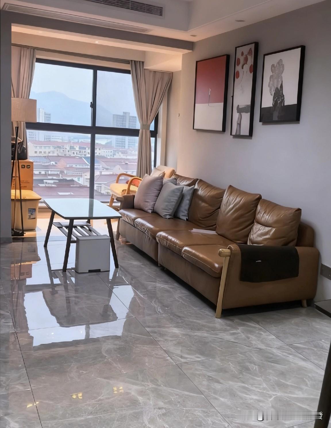 女子住了5年的房子要退租了，当房东查看完屋内情况后惊呆了，因为整个房间一尘不染，