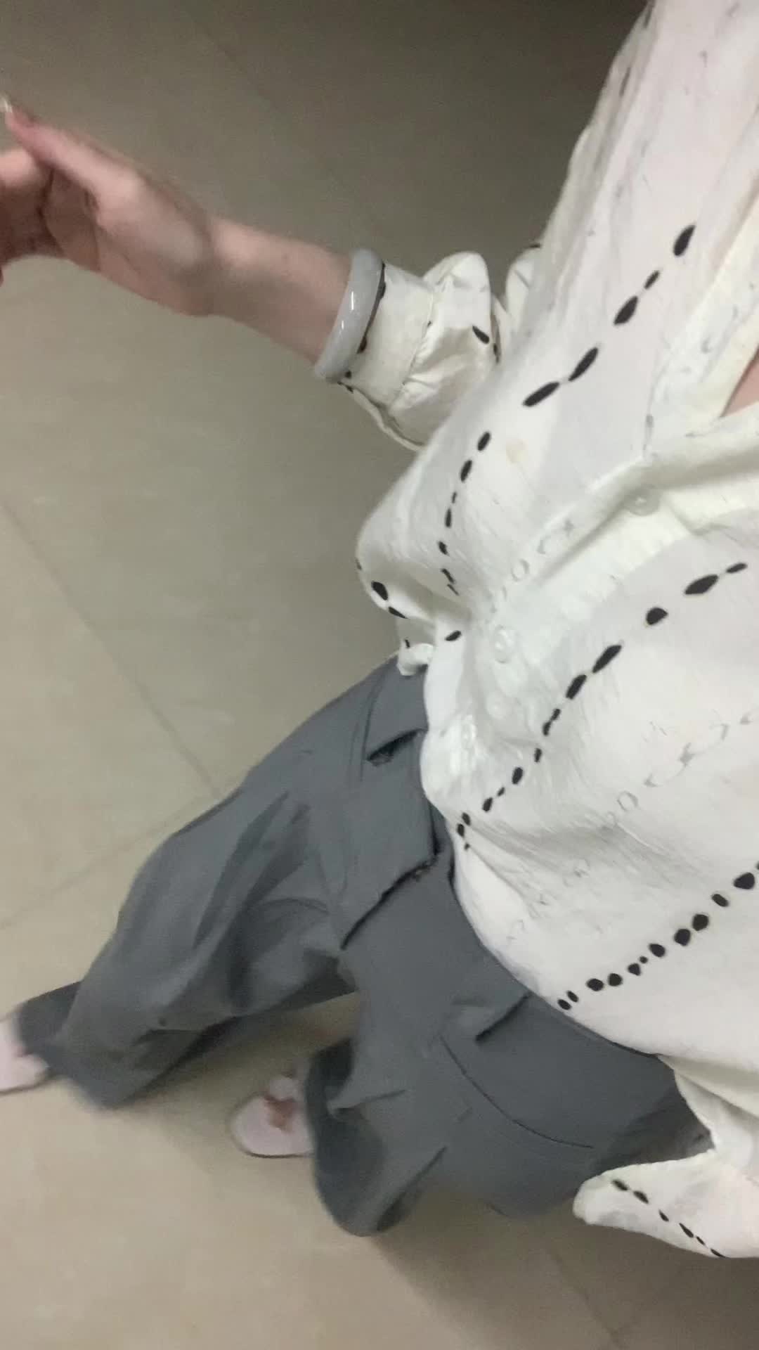全世界的🐮🐴下班啰 突然觉得自己好瘦 受伤以后不能穿👠不敢快速移...