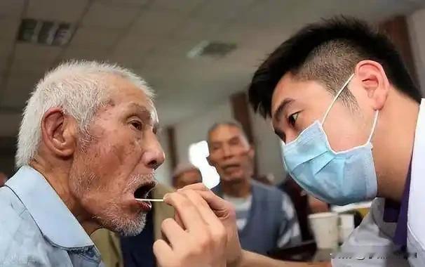 七旬老人两天内被拔21颗牙，合规治疗还是过度医疗？
近日，江苏无锡一位71岁老人