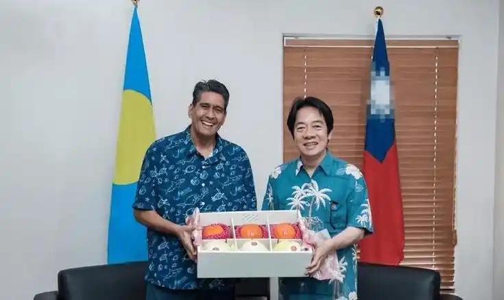 [月亮]这个人口才两万的太平洋小国，竟然敢挑衅中国，为了所谓的“外交自主”，帕劳