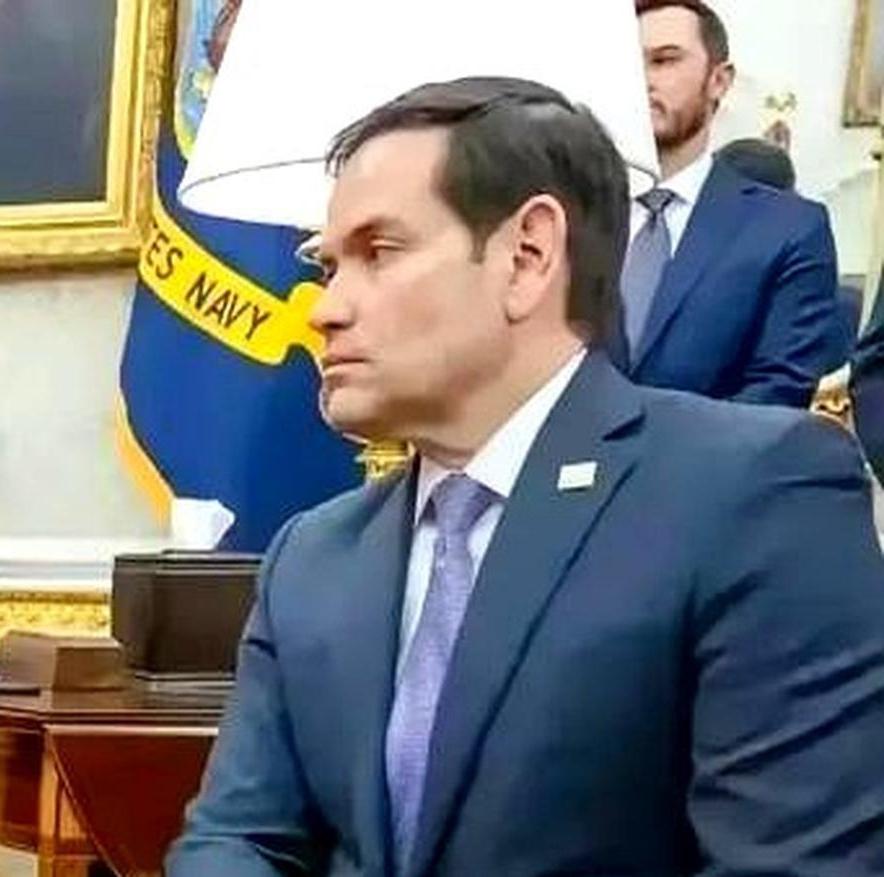 美国国务卿鲁比奥要随特朗普总统访华有点麻烦，因为鲁比奥在担任美国议员期间，在涉港