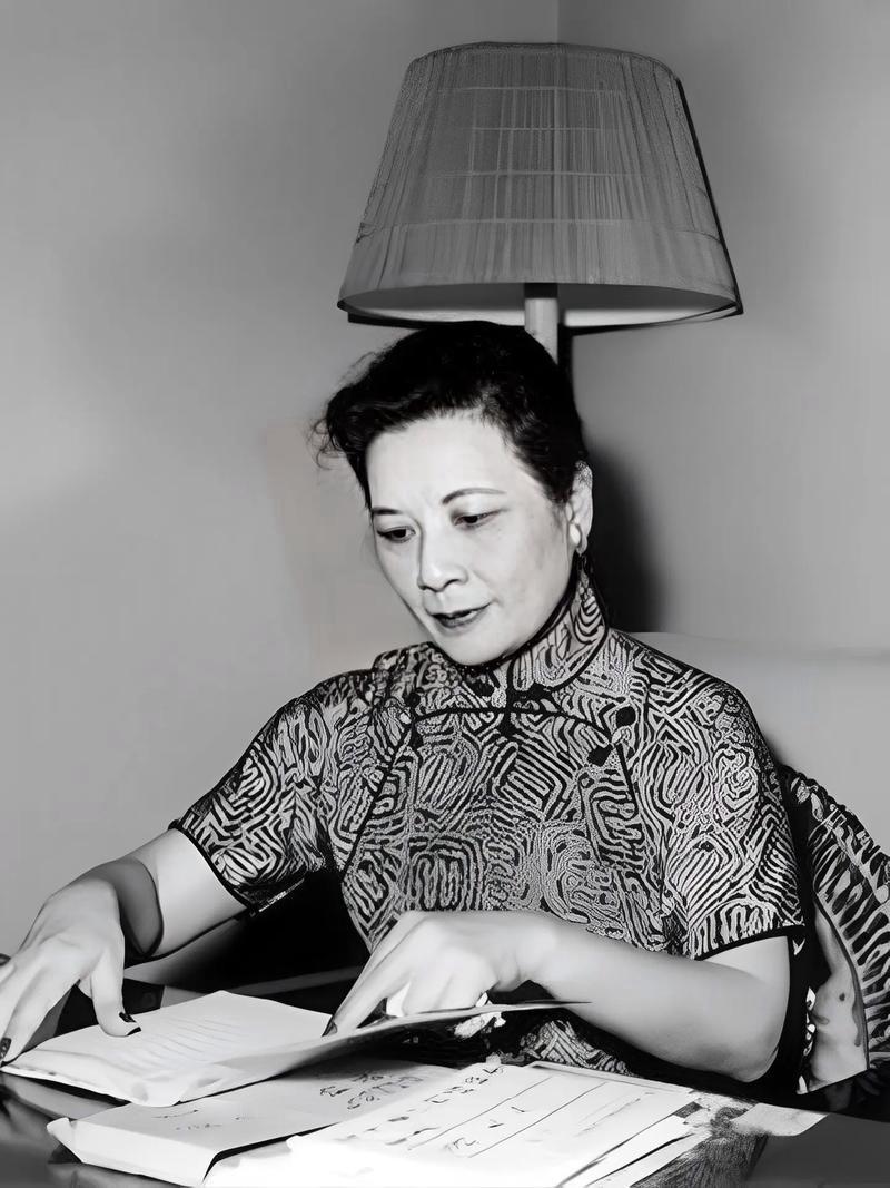 1975年，蒋介石去世后，除了3600万元遗产，还留下一份特殊遗嘱，但宋美龄却非