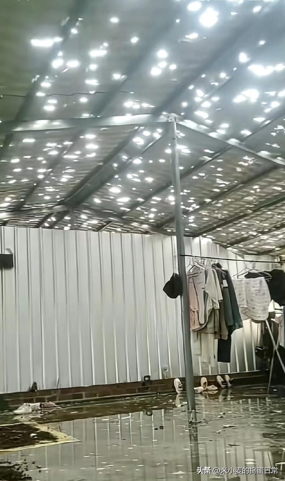 广西突降鸡蛋大冰雹！铁皮房被砸成“筛子”，农民一年盼头全碎了
 
刷到广西东兰、