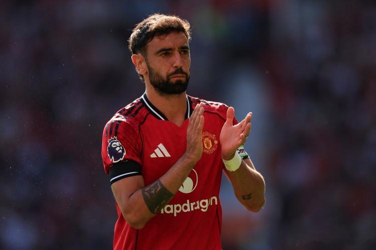 铁人伤了！曼晚：B费可能因伤缺战一个月，带伤踢维拉加重伤势 据《曼彻斯特晚报》报