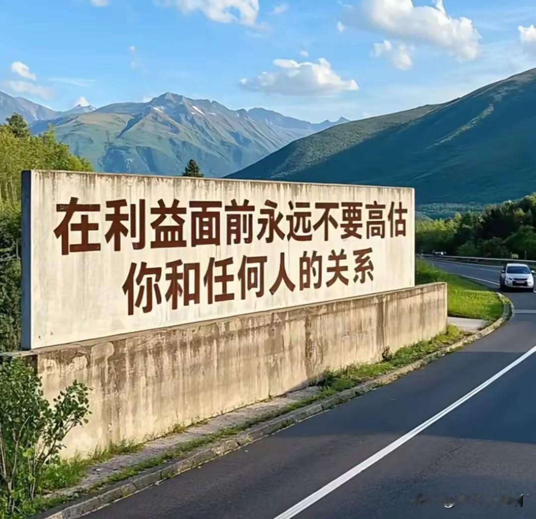 我很想念她，就托老家叔叔打听她的联系方式，她父母还在村里跟我叔叔离着很近。
我觉
