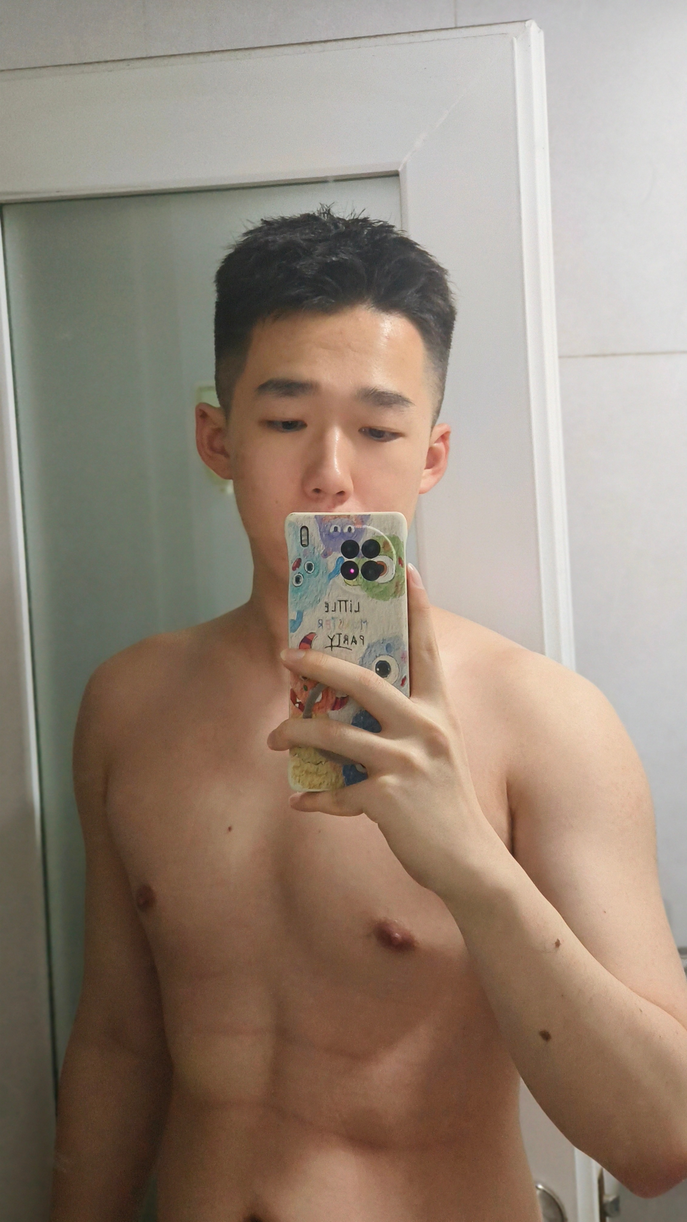 一直学不会自己抓头发哈哈哈 