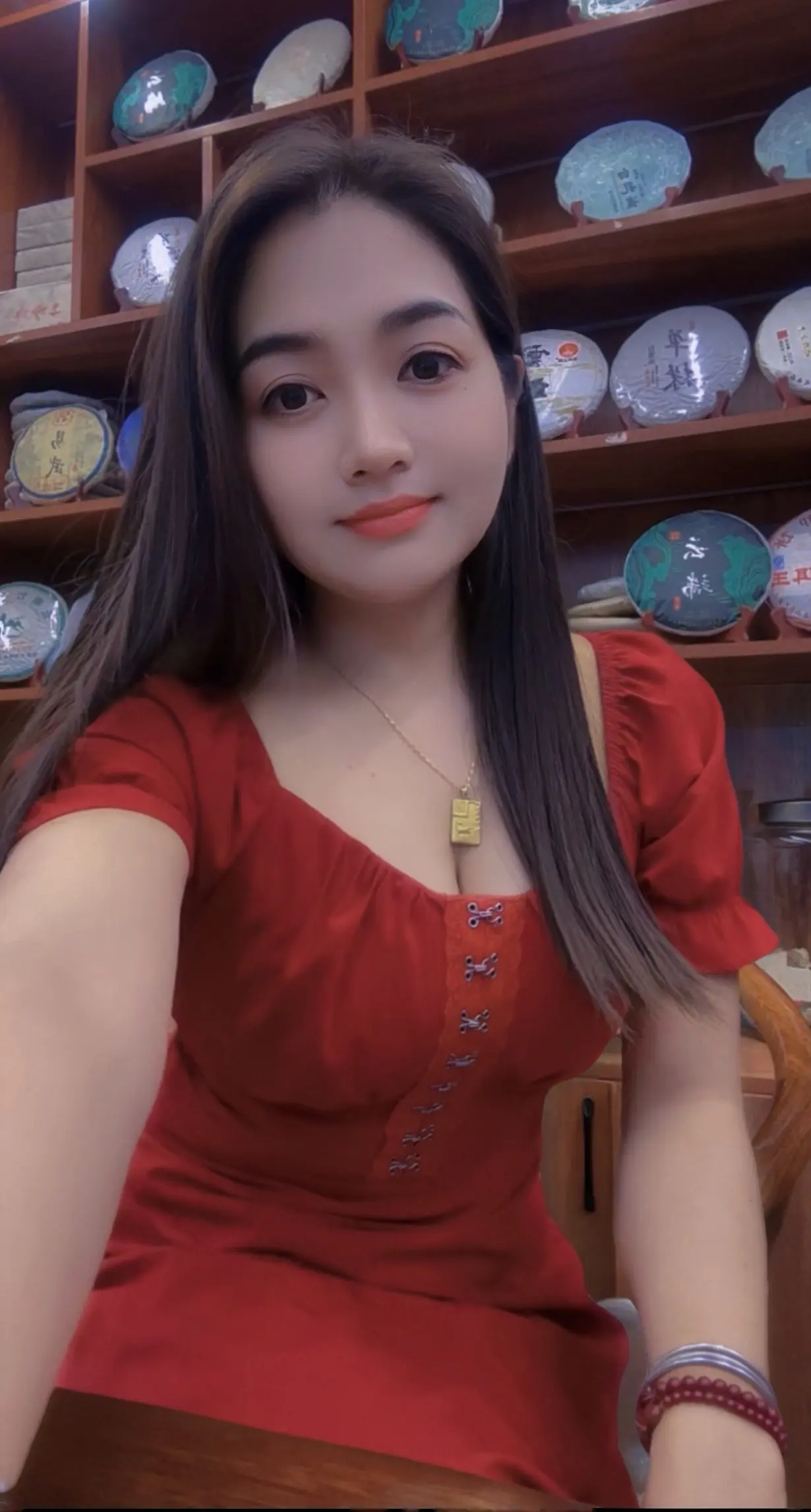 以前不甘心，总要争个是非对错，总想要个结果，现在不了，人心各有所愿，是...