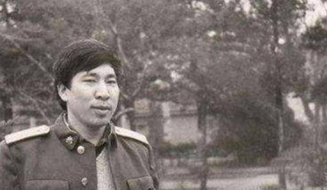 1981年冬，两立三等功的 阎连科 没能提干，拿着117元退伍费和50斤粮票给家