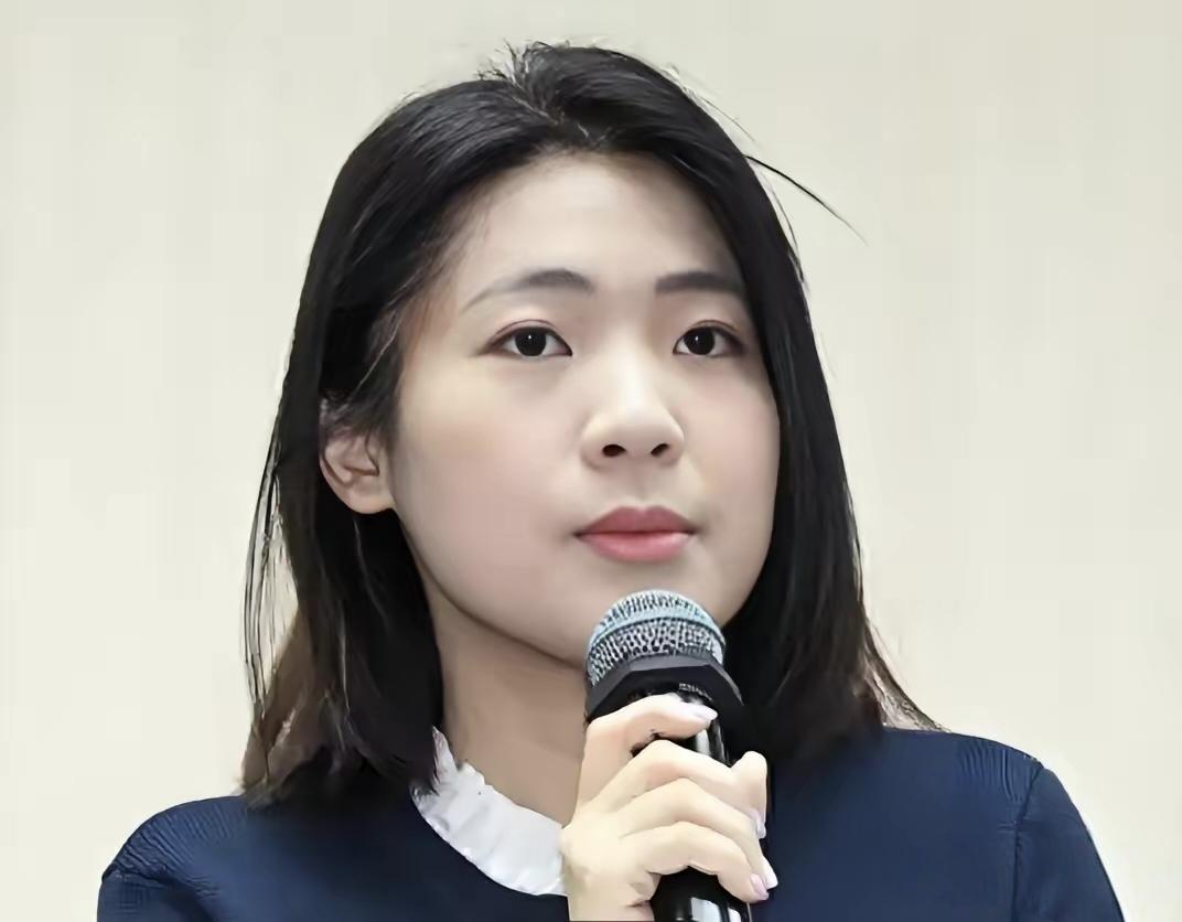 郑丽文祭拜先烈遭绿营狂喷！徐巧芯力挺，吴石真相被揭开？
 
11月8日的台北马场