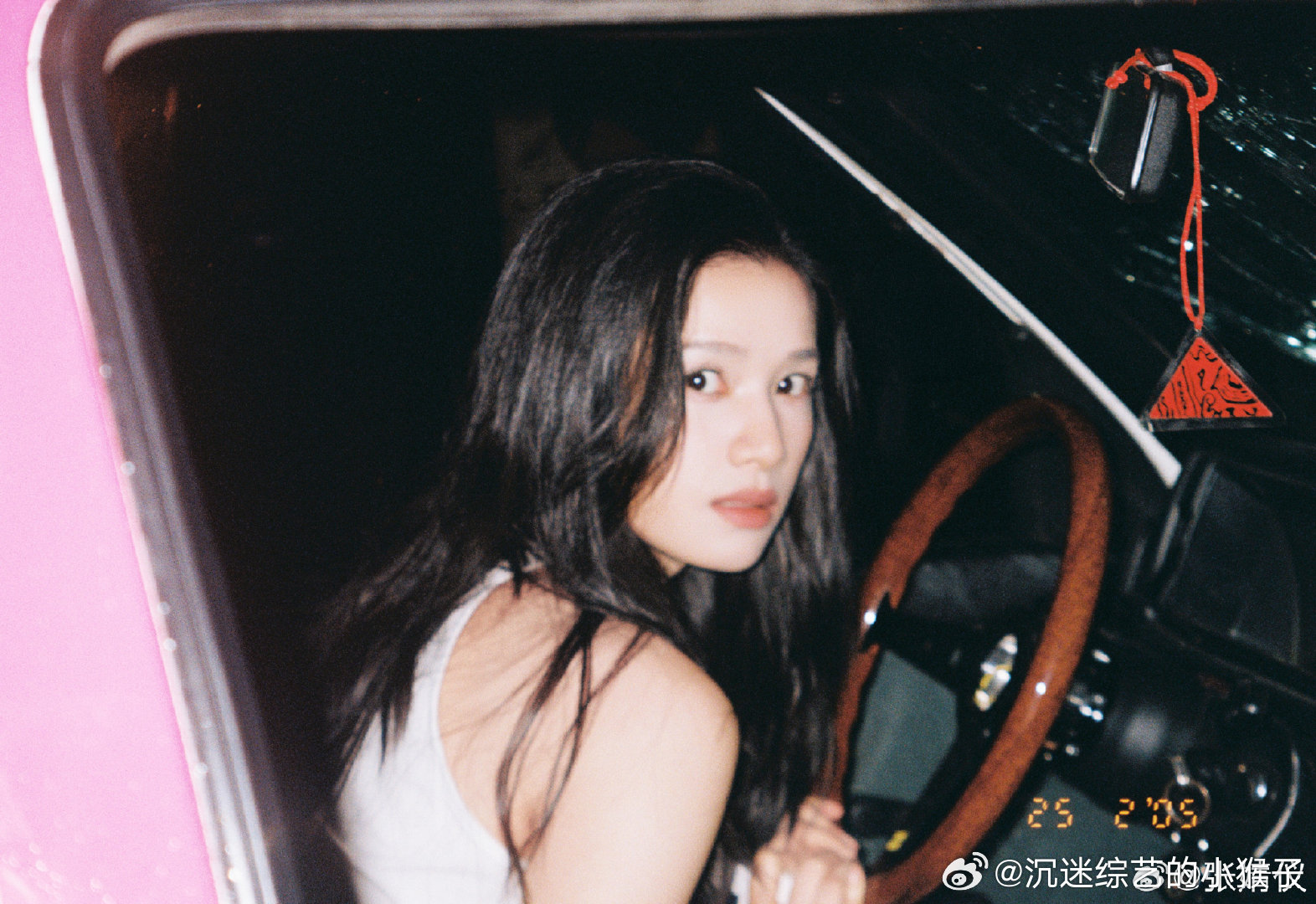 张婧仪对苗靖的理解张婧仪和苗靖一模一样每一个角色的成功都源于用心，张婧仪深度研读