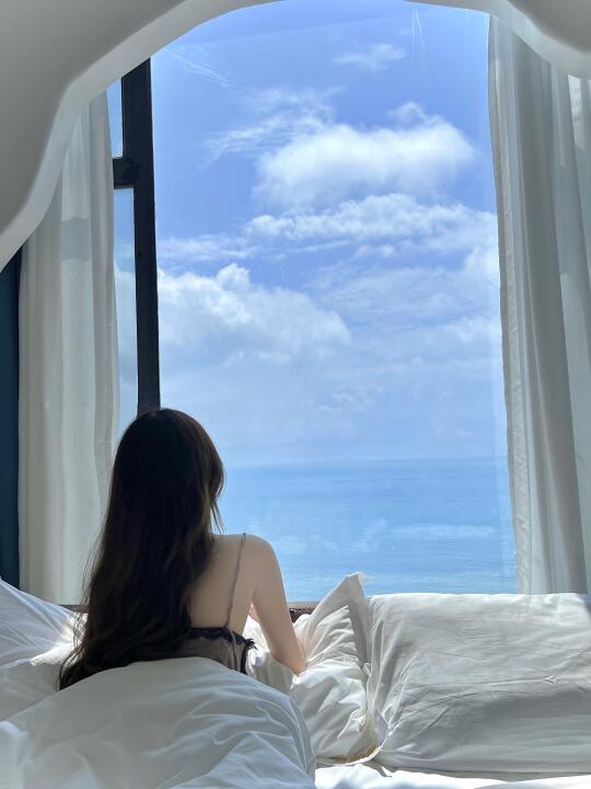 窗外就是海🏝️