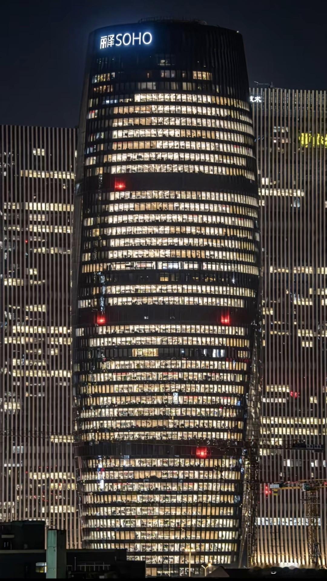 古时候是灯火阑珊，现在是灯火通明