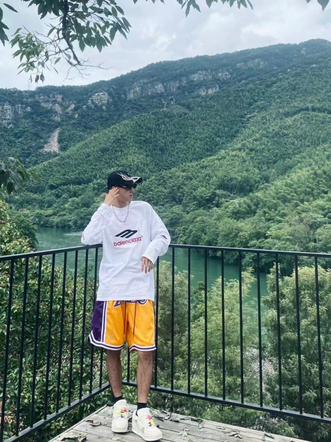 总有xdm想看看我长什么样，快七夕了给大家安排一下[酷]照片是照片本人是本人，有